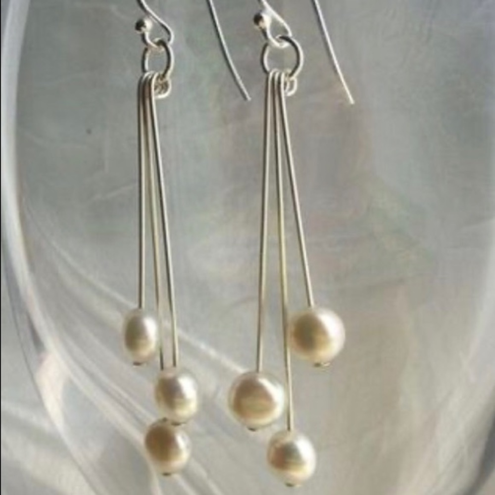 Simple Elegant Pearl Earrings